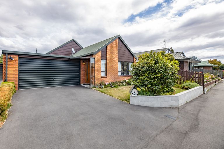Photo of property in 9 Elsom Lane, Avonhead, Christchurch, 8042