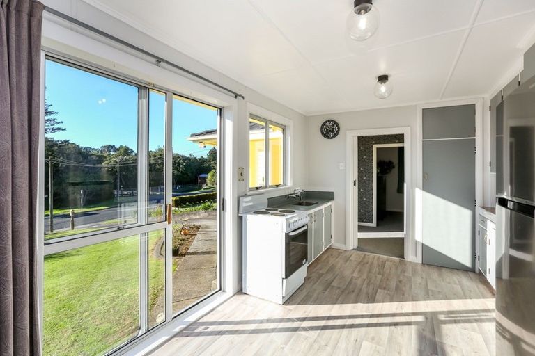 Photo of property in 128 Huatoki Street, Frankleigh Park, New Plymouth, 4310
