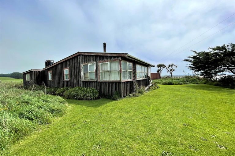 Photo of property in 1262 Kaka Point Road, Kaka Point, 9271
