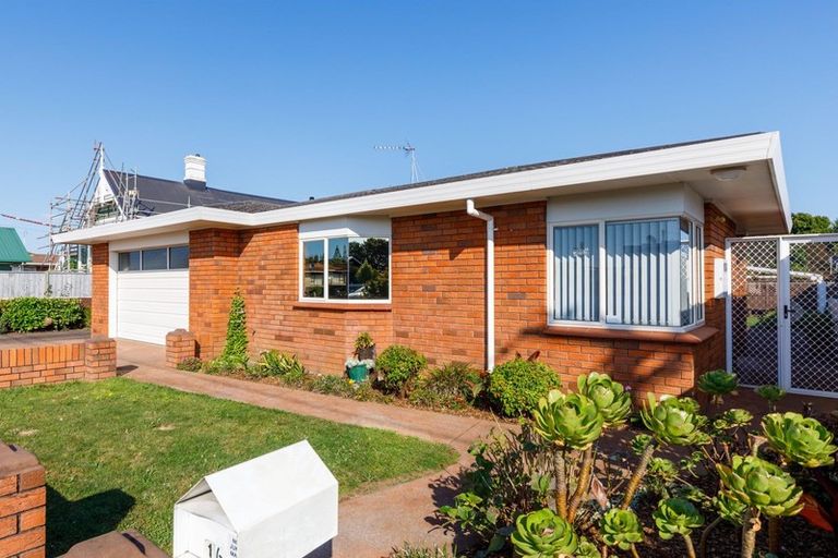 Photo of property in 16 Tukapa Street, Westown, New Plymouth, 4310