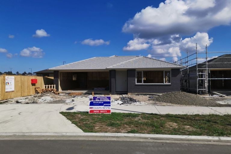 Photo of property in 8 Ropere Street, Kumeu, 0810