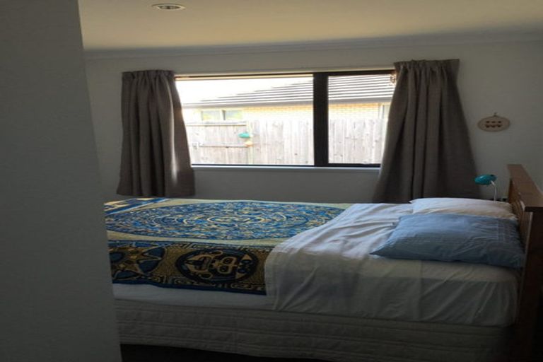 Photo of property in 12 O'farrell Drive, One Tree Point, 0118