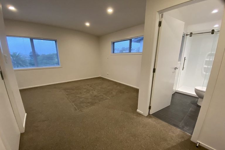 Photo of property in 5/61 Black Rock Road, Newlands, Wellington, 6037