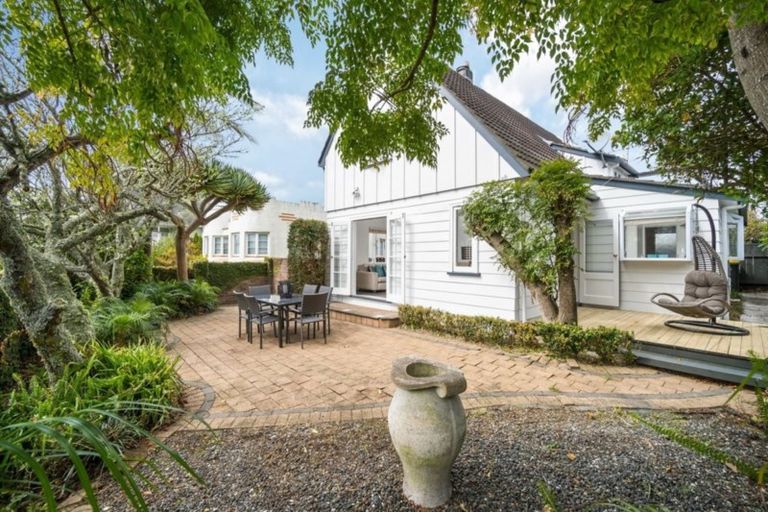 Photo of property in 1/14 Otakau Road, Milford, Auckland, 0620
