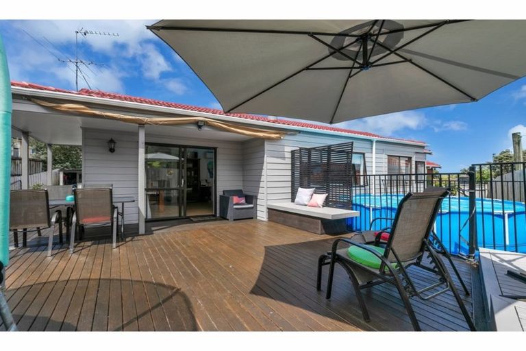Photo of property in 1/38 Sailfish Drive, West Harbour, Auckland, 0618