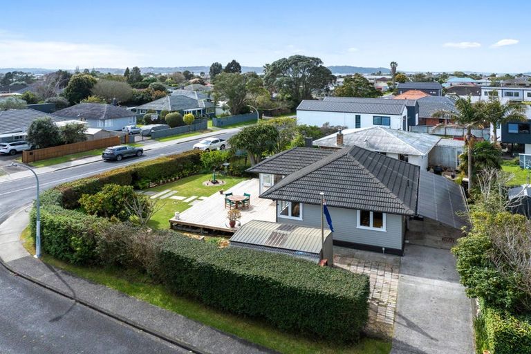 Photo of property in 26 Durham Street, Te Atatu Peninsula, Auckland, 0610