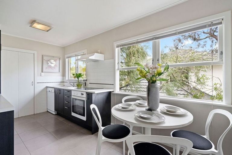 Photo of property in 1/71 Sunnynook Road, Forrest Hill, Auckland, 0620