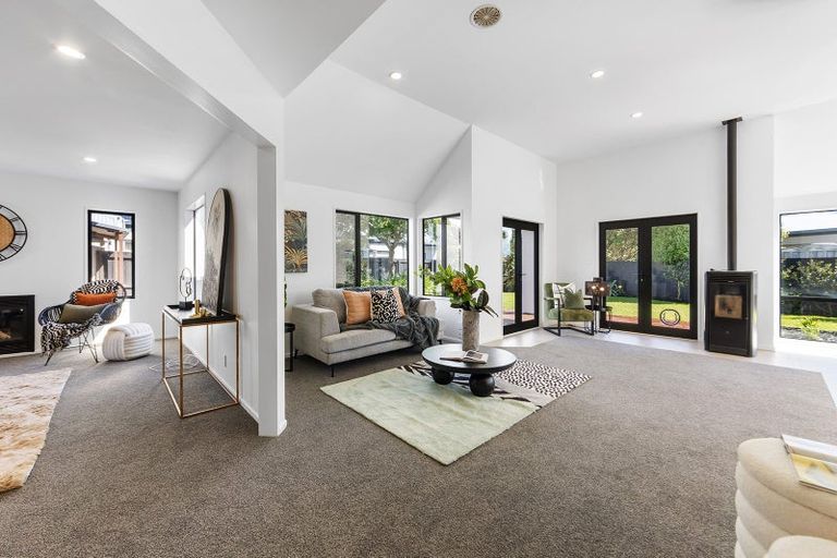 Photo of property in 14 Evenwood Place, Waimairi Beach, Christchurch, 8083