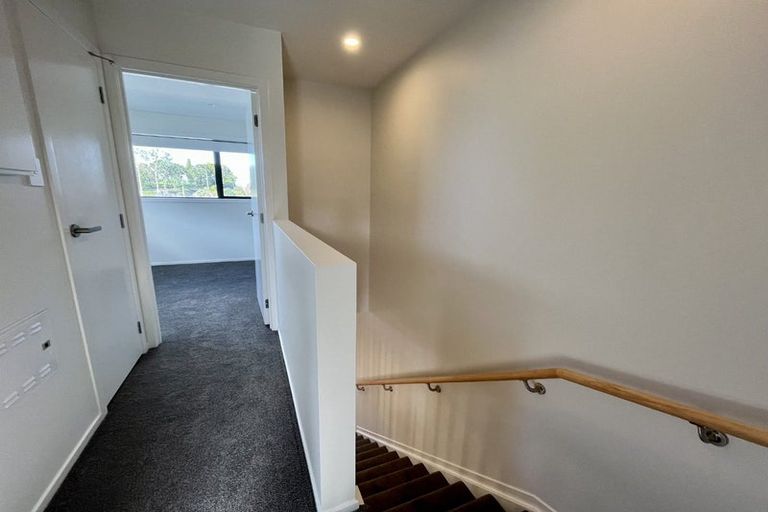 Photo of property in 6/506 Glenfield Road, Bayview, Auckland, 0629