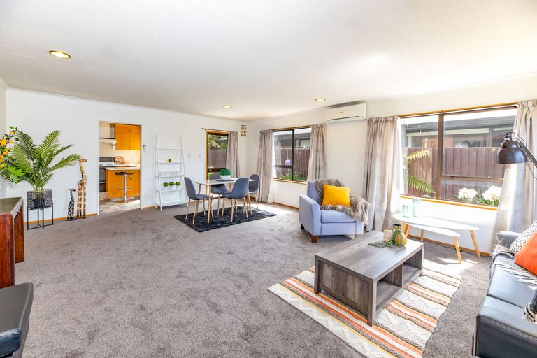 Photo of property in 9 Elsom Lane, Avonhead, Christchurch, 8042