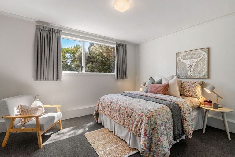 Photo of property in 6 Link Road, Newlands, Wellington, 6037