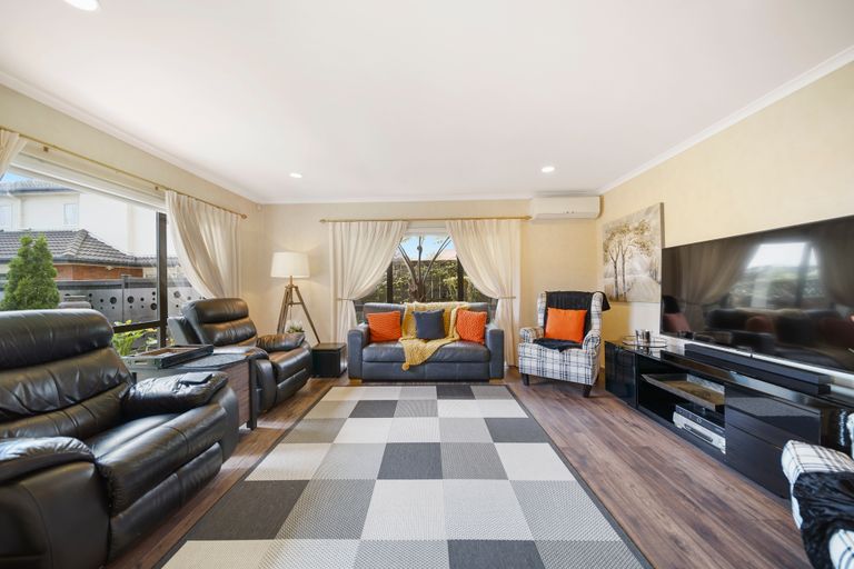 Photo of property in 20 Heyington Way, East Tamaki Heights, Auckland, 2016