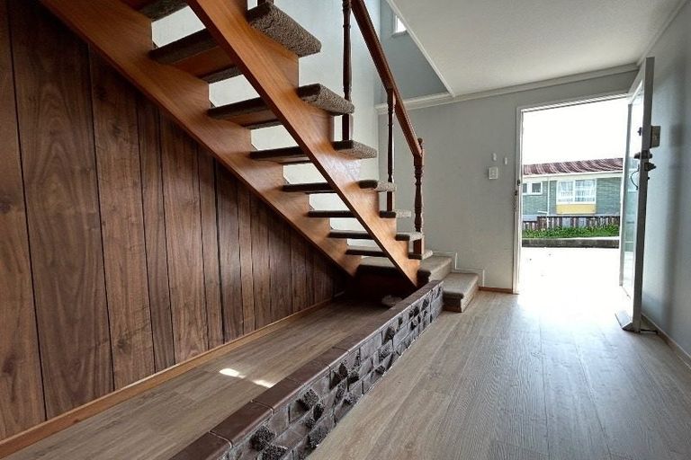 Photo of property in 2/90 Te Atatu Road, Te Atatu South, Auckland, 0610