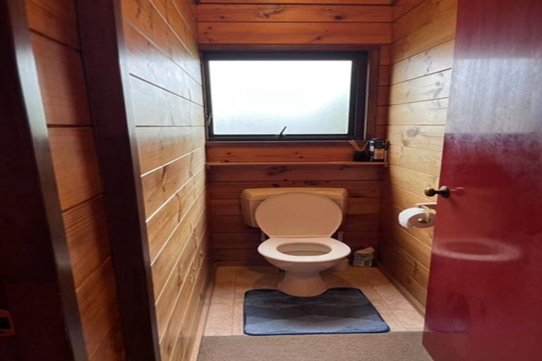 Photo of property in 86 Luckens Road, West Harbour, Auckland, 0618