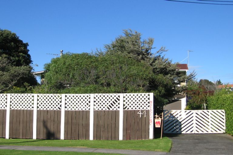 Photo of property in 44 Waimea Road, Waikanae Beach, Waikanae, 5036