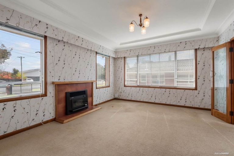 Photo of property in 49 Yeovil Road, Te Atatu Peninsula, Auckland, 0610