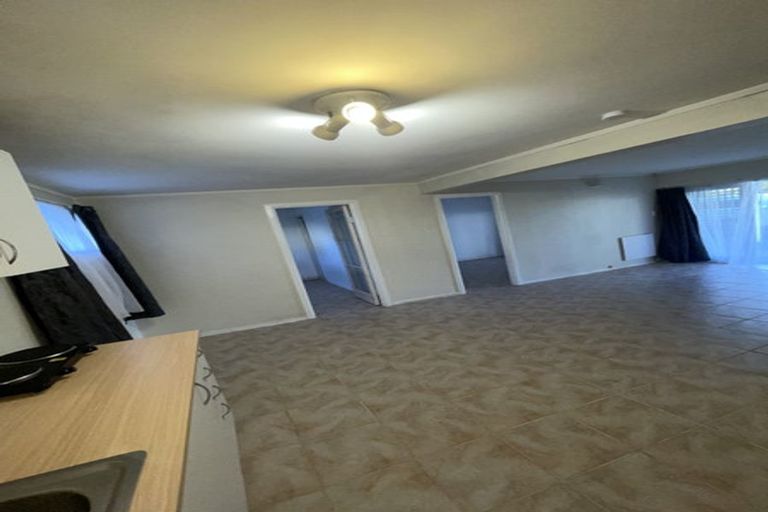 Photo of property in 2 Glenmore Road, Sunnyhills, Auckland, 2010