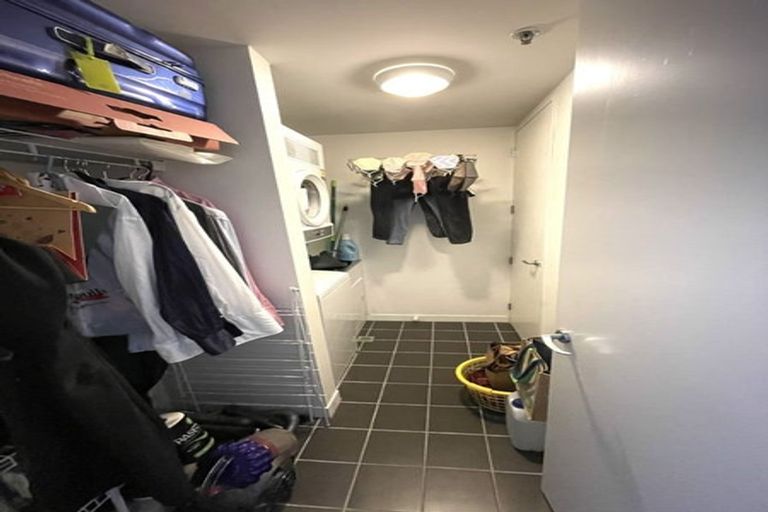 Photo of property in Montreaux Apartments, 5i/164 The Terrace, Wellington Central, Wellington, 6011