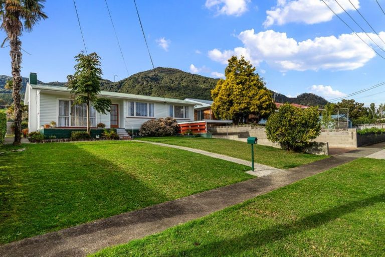 Photo of property in 17 Carlton Street, Te Aroha, 3320