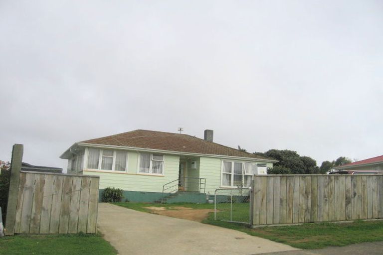 Photo of property in 61 Beauzami Crescent, Ascot Park, Porirua, 5024