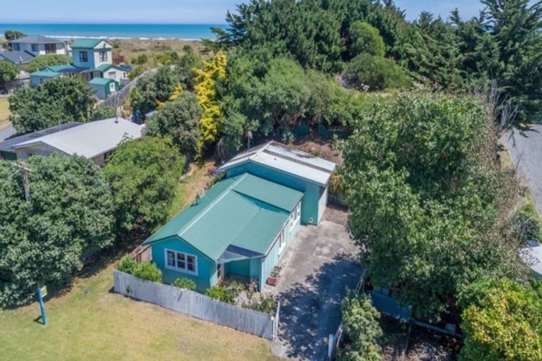 Photo of property in 111 Rua Avenue, Waitarere Beach, Levin, 5510