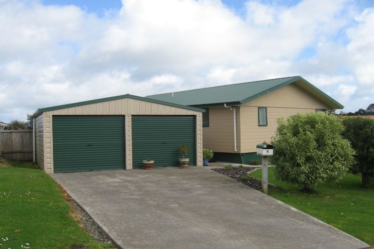 Photo of property in 6 Ash Grove, Maungaturoto, 0520