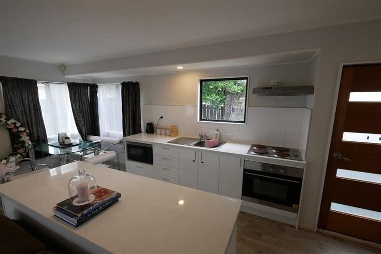 Photo of property in 1/9 Bernina Place, Weymouth, Auckland, 2103
