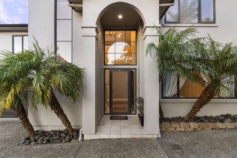 Photo of property in 30 Scarlet Oak Drive, Schnapper Rock, Auckland, 0632