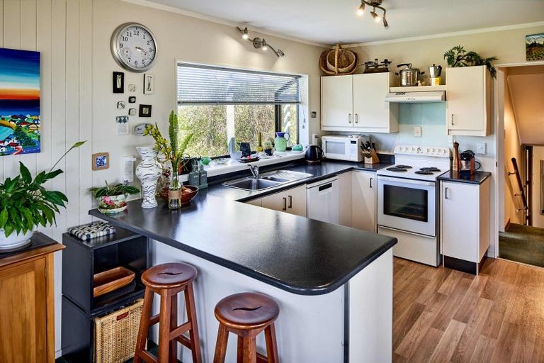 Photo of property in 20 Grays Road, Plimmerton, Porirua, 5026