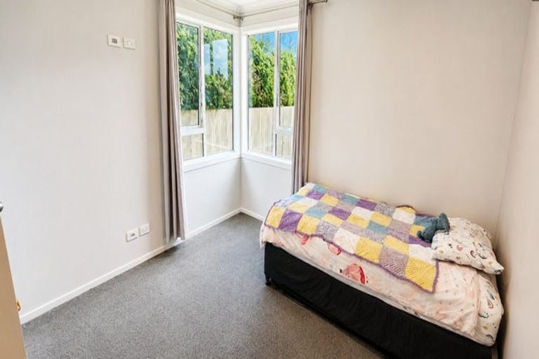 Photo of property in 48 Omata Road, Marfell, New Plymouth, 4310