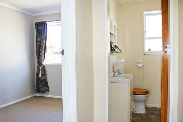 Photo of property in 6 Kiwi Court, Roslyn, Palmerston North, 4414