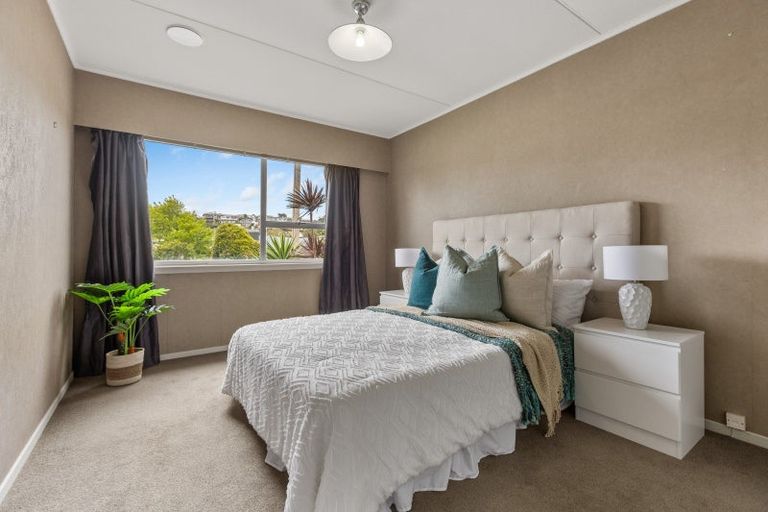 Photo of property in 27 Rospeath Crescent, Spotswood, New Plymouth, 4310