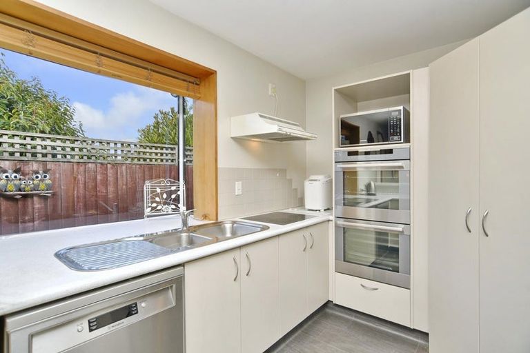 Photo of property in 31 Creese Place, Redwood, Christchurch, 8051