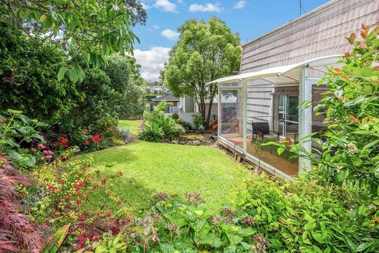 Photo of property in 2/11 Imogene Way, Half Moon Bay, Auckland, 2012