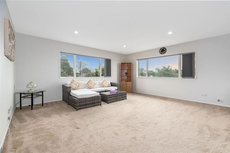 Photo of property in 1c Babich Road, Henderson Valley, Auckland, 0614