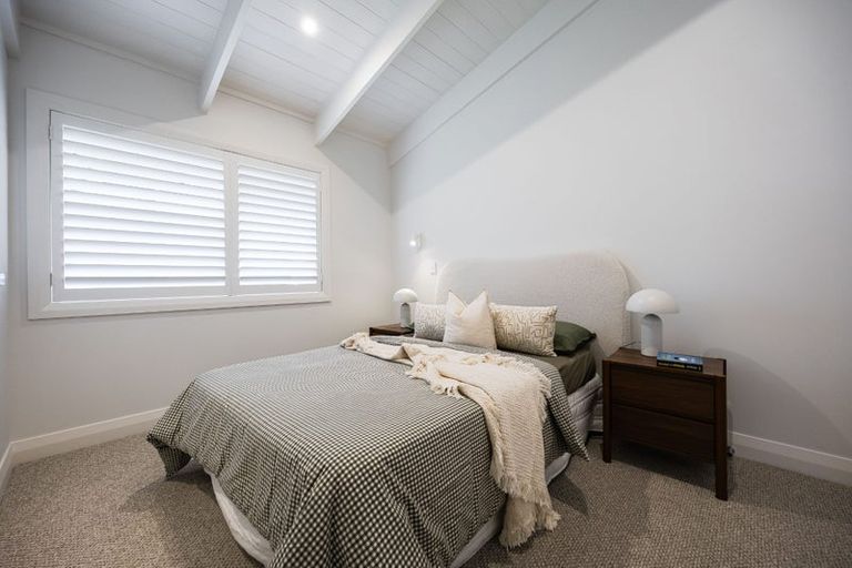 Photo of property in 47 Masterton Road, Rothesay Bay, Auckland, 0630