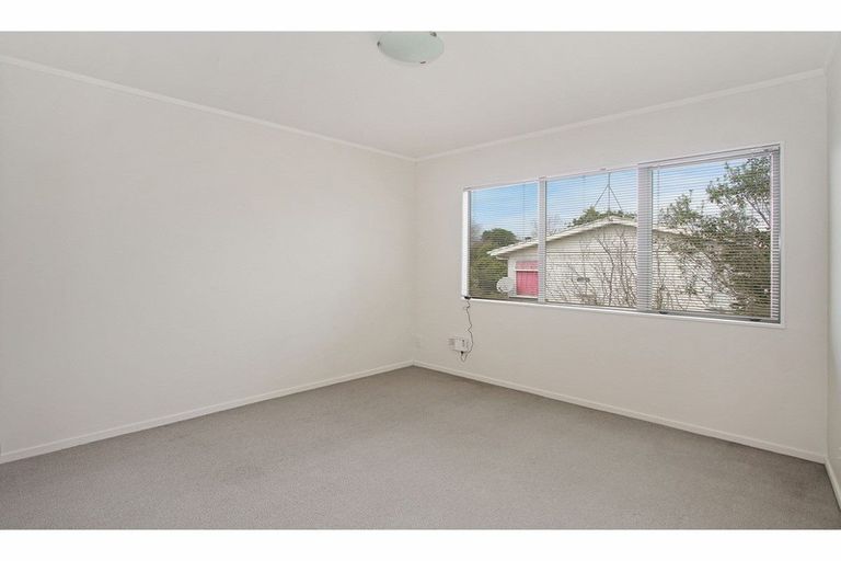 Photo of property in The Haven, 39/120 Beach Haven Road, Beach Haven, Auckland, 0626