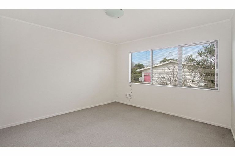 Photo of property in The Haven, 39/120 Beach Haven Road, Beach Haven, Auckland, 0626