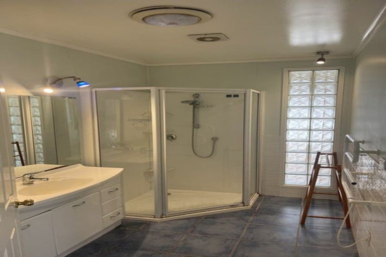 Photo of property in 125 Millbrook Road, Sunnyvale, Auckland, 0612