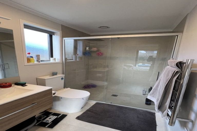 Photo of property in 19 Pouate Way, Waiuku, 2123