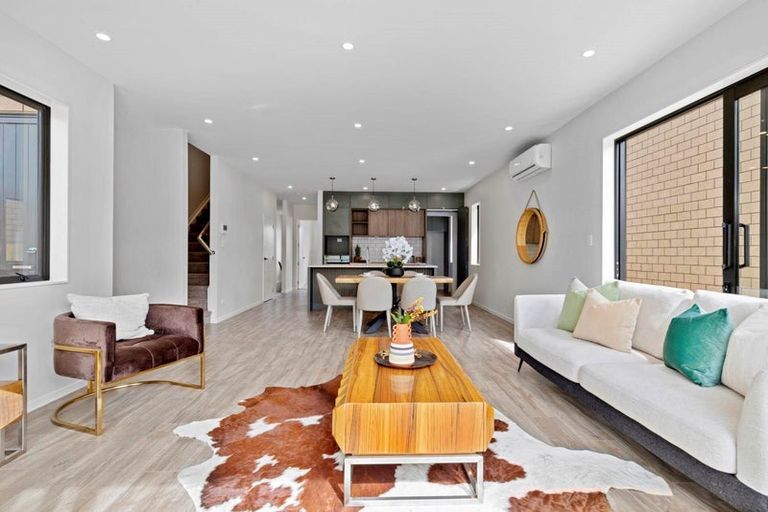 Photo of property in 43 Sunnyheights Road, Orewa, 0931