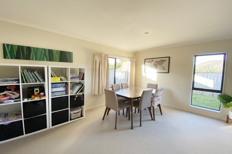 Photo of property in 33 Belcoo Crescent, East Tamaki, Auckland, 2013