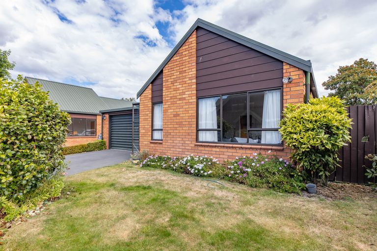 Photo of property in 9 Elsom Lane, Avonhead, Christchurch, 8042