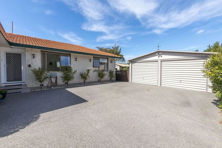 Photo of property in 3 Prudhoe Lane, Northcote, Christchurch, 8052
