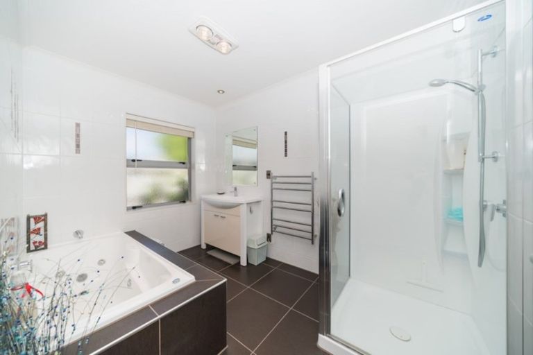 Photo of property in 3 Manhattan Court, Kelvin Grove, Palmerston North, 4414