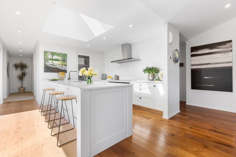 Photo of property in 1 Tupare Place, Highlands Park, New Plymouth, 4312