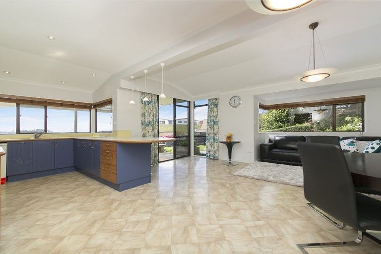 Photo of property in 115 Hillcrest Road, Hatfields Beach, Orewa, 0931
