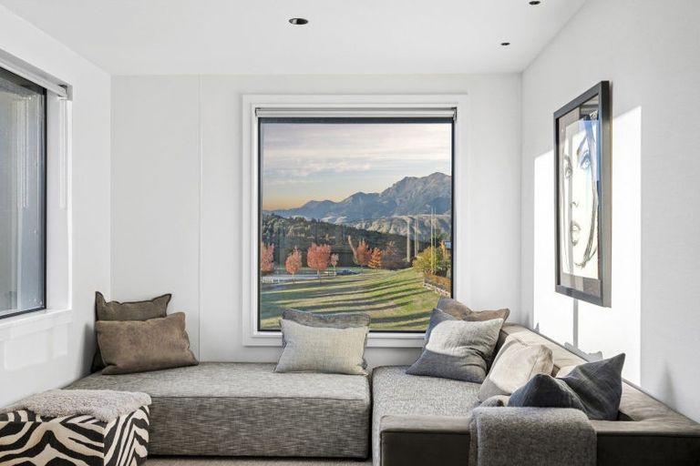 Photo of property in 5 Diamond Lane, Wanaka, 9305