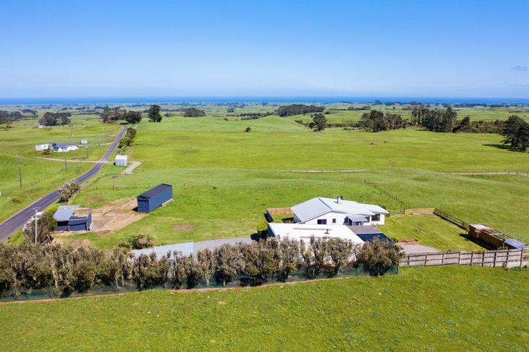 Photo of property in 197 Kahui Road, Rahotu, Opunake, 4684