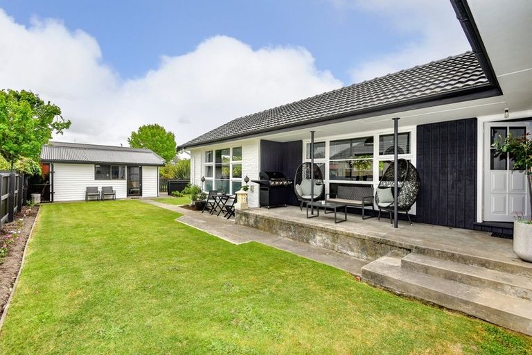 Photo of property in 1 Brookby Crescent, Avonhead, Christchurch, 8042